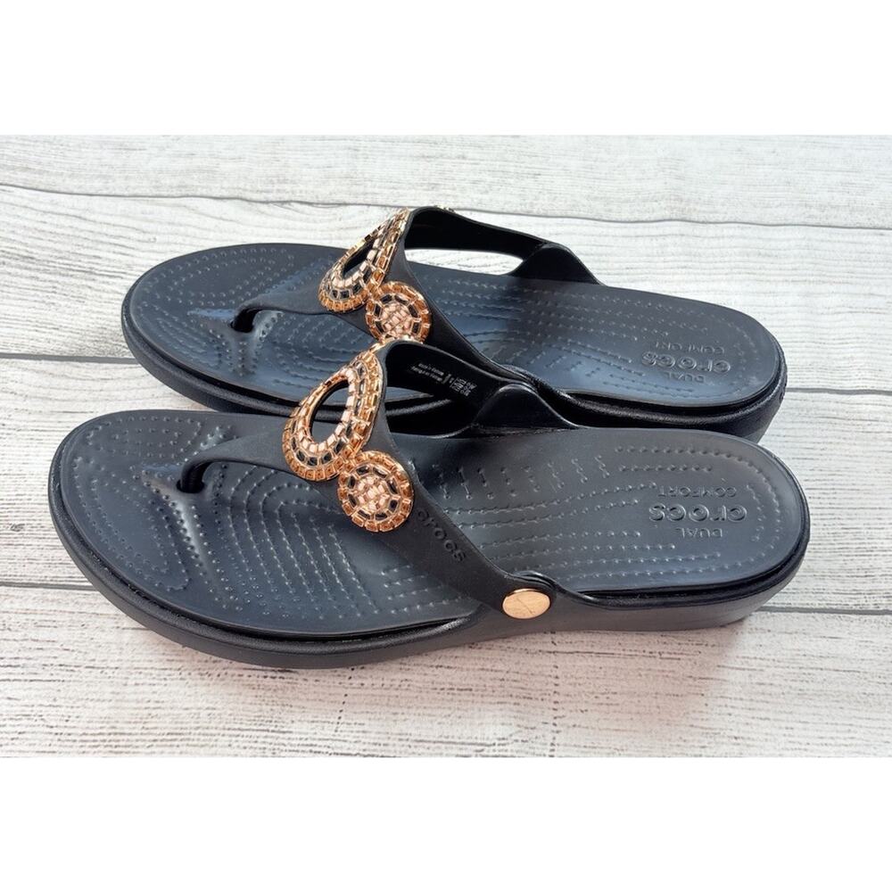 Crocs Women’s Sanrah Diamante Embellished Wedge Flip Flop Black Gold Size 10 - Picture 2 of 6